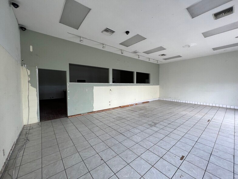 More Photos Of 7625 Eastern Ave, Bell Unknown For Lease