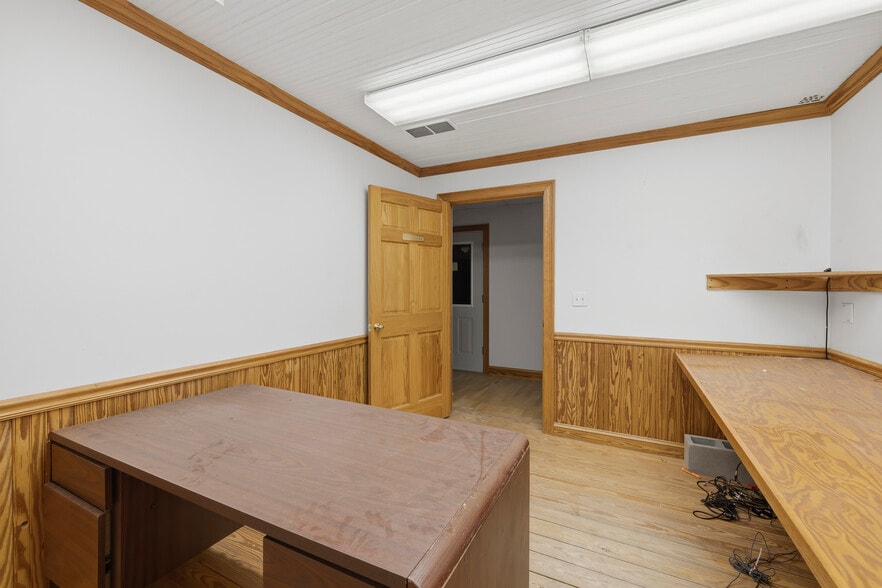 More Photos Of 966 Greensboro Rd, Eatonton Flex For Lease