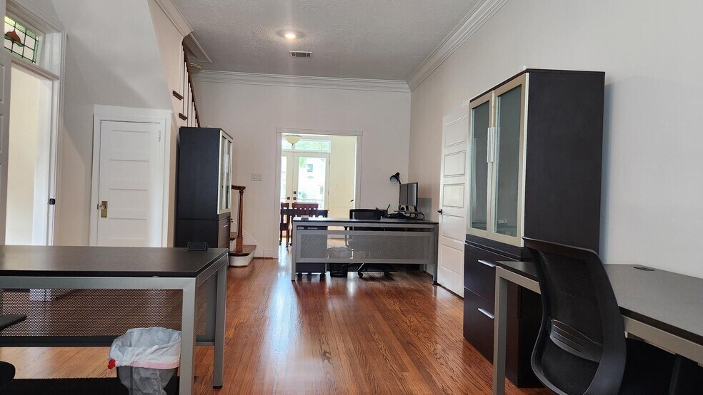 More Photos Of 5702 4th St, Katy Office For Lease