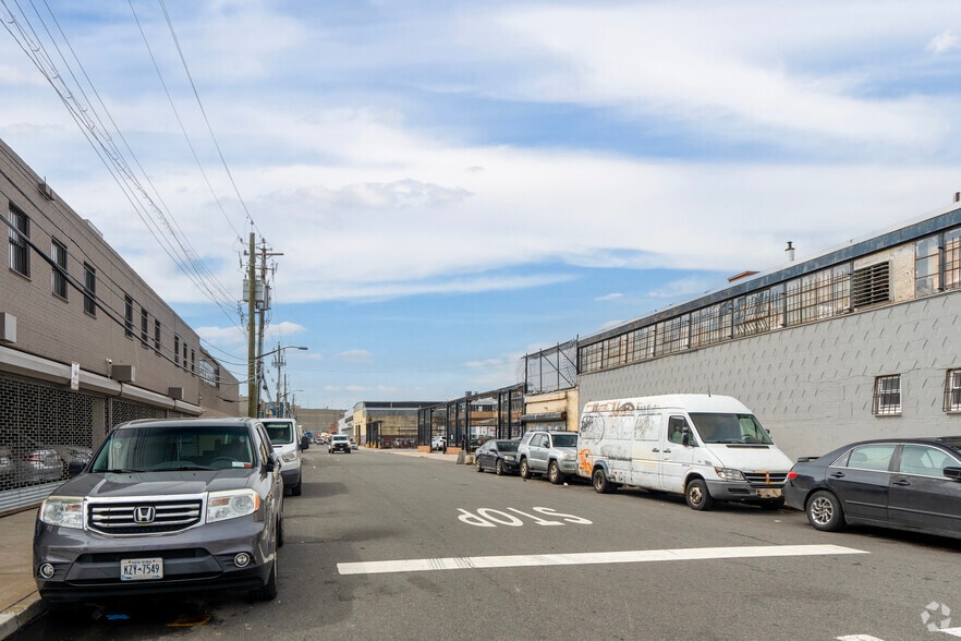More Photos Of 56-72 49th Pl, Maspeth Warehouse For Lease