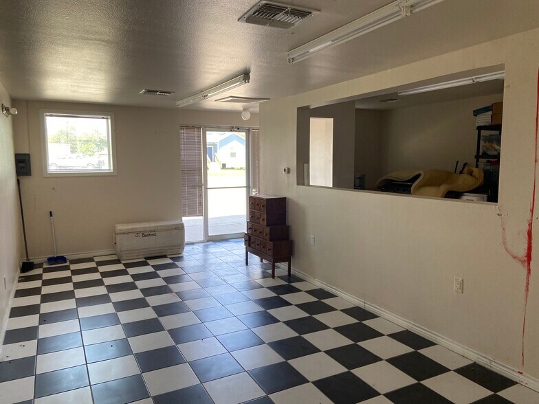 More Photos Of 114 Ave C, Gregory Office For Lease