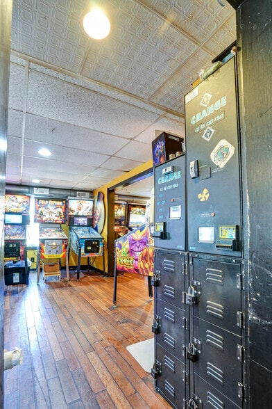 More Photos Of 36 Railroad St, Linfield Restaurant For Sale