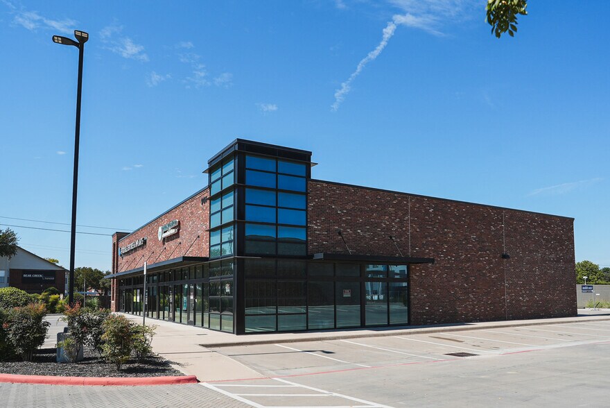 More Photos Of 901 E Harwood Rd, Euless Storefront Retail Office For Lease