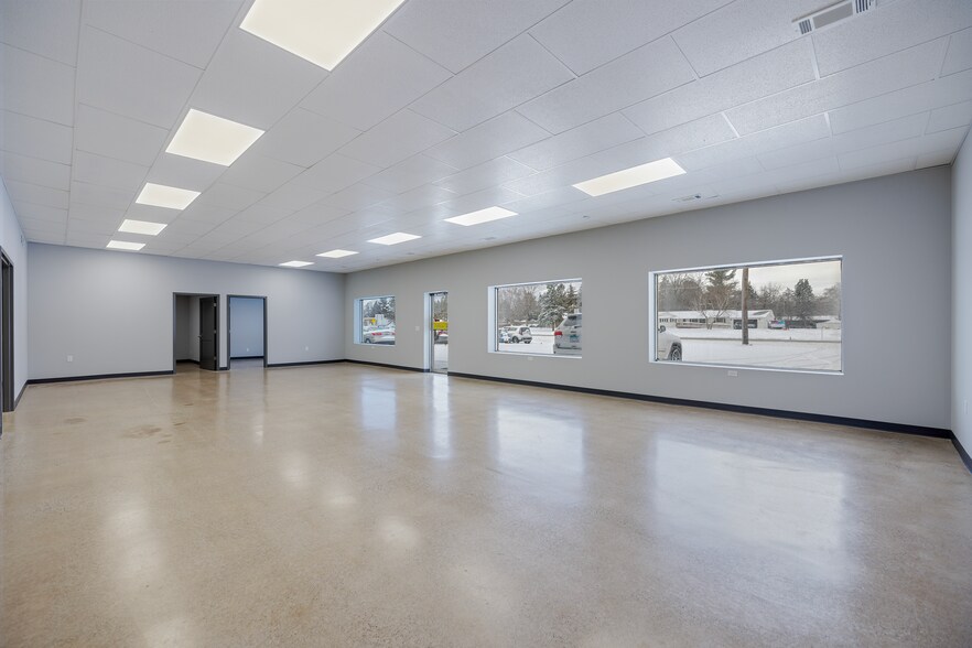 More Photos Of 21034 Chippendale Ave W, Farmington Industrial For Sale