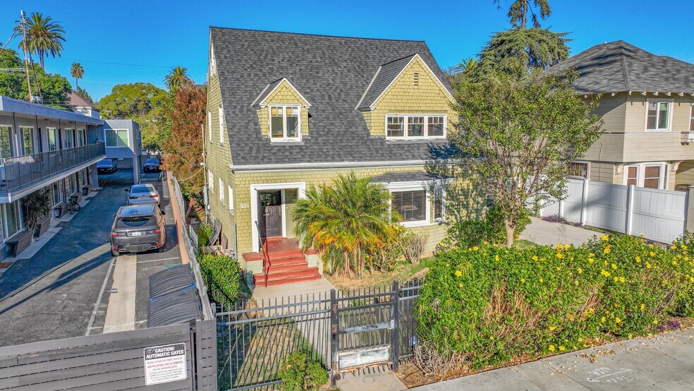 More Photos Of 921 W 30th St, Los Angeles Apartments For Sale