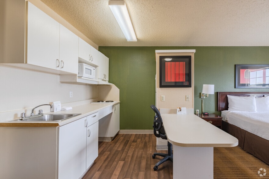 More Photos Of 1180 Doris Rd, Auburn Hills Hotel For Sale