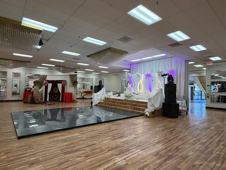 More Photos Of 11354 White Rock Rd, Rancho Cordova Showroom For Sale