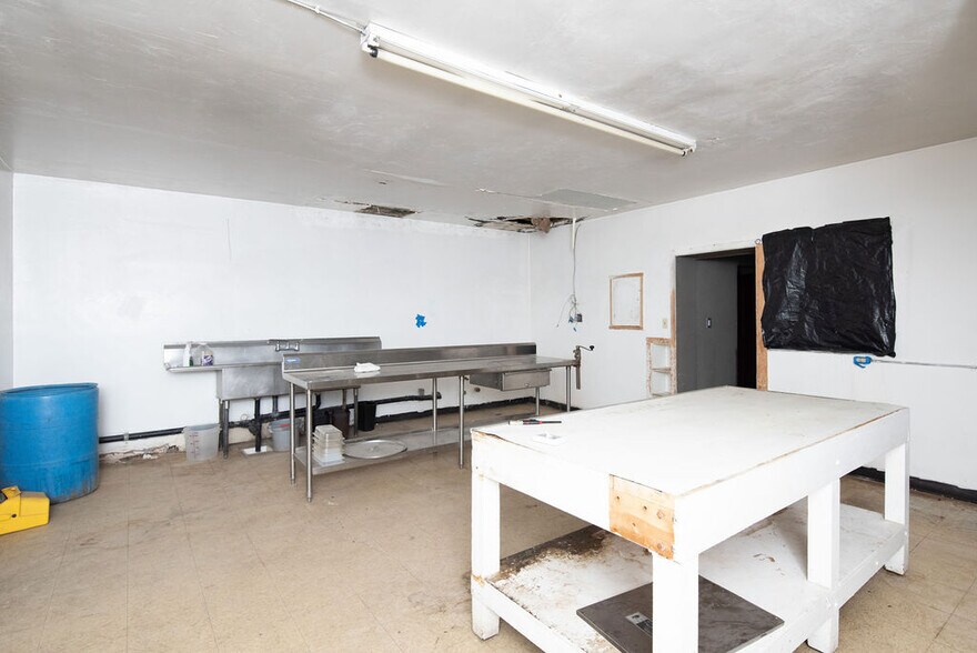 More Photos Of 132 S 1st St, Turlock Storefront For Sale