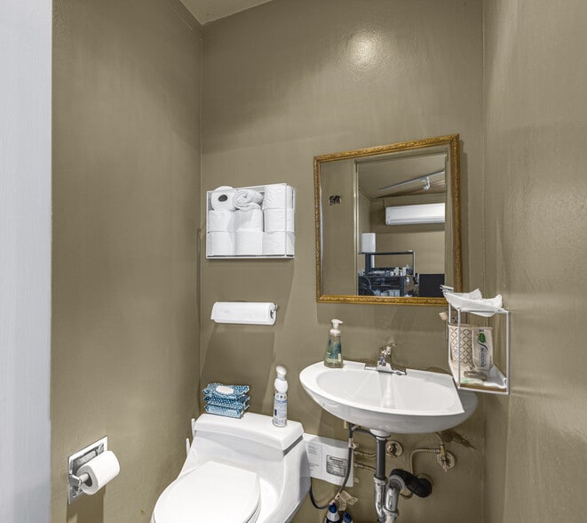 More Photos Of 201 N Indian Canyon Dr, Palm Springs Storefront Retail Office For Sale