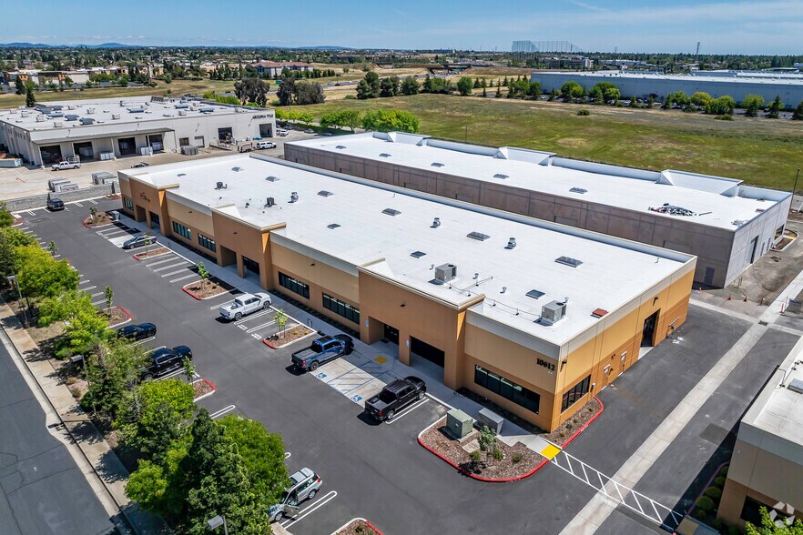 More Photos Of 10612 Industrial Ave, Roseville Warehouse For Lease