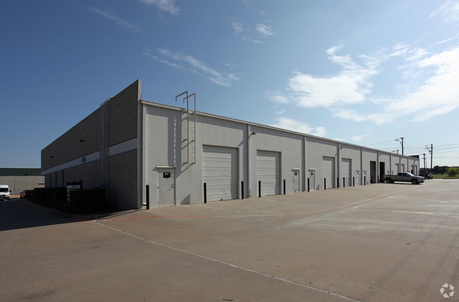 More Photos Of 2514 Tarpley Rd, Carrollton Light Distribution For Lease