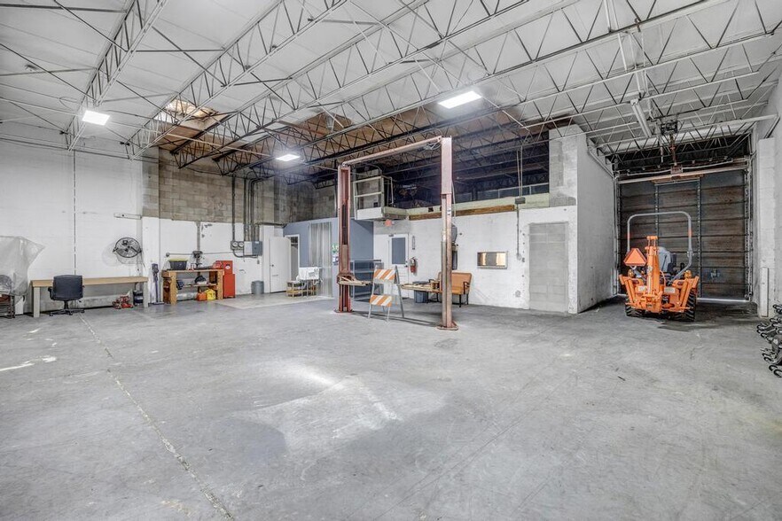More Photos Of 931 N Liberty St, Jacksonville Warehouse For Sale