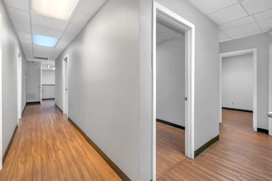 More Photos Of 949 Lane Ave S, Jacksonville Medical For Lease