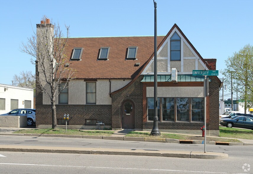 More Photos Of 2345 W University Ave, Saint Paul Warehouse For Lease