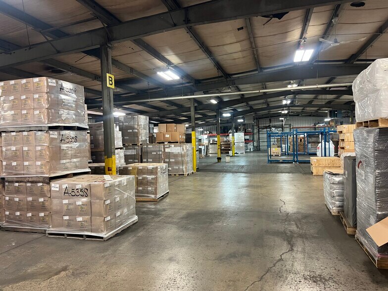 More Photos Of 520 Progress Dr, Hartland Distribution For Sale