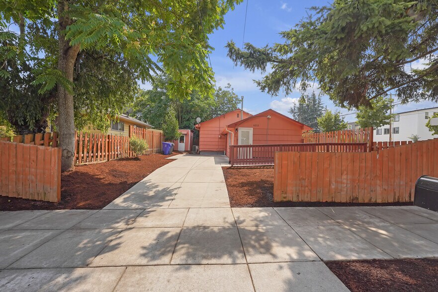 More Photos Of 9212 SE Bush St, Portland Specialty For Sale