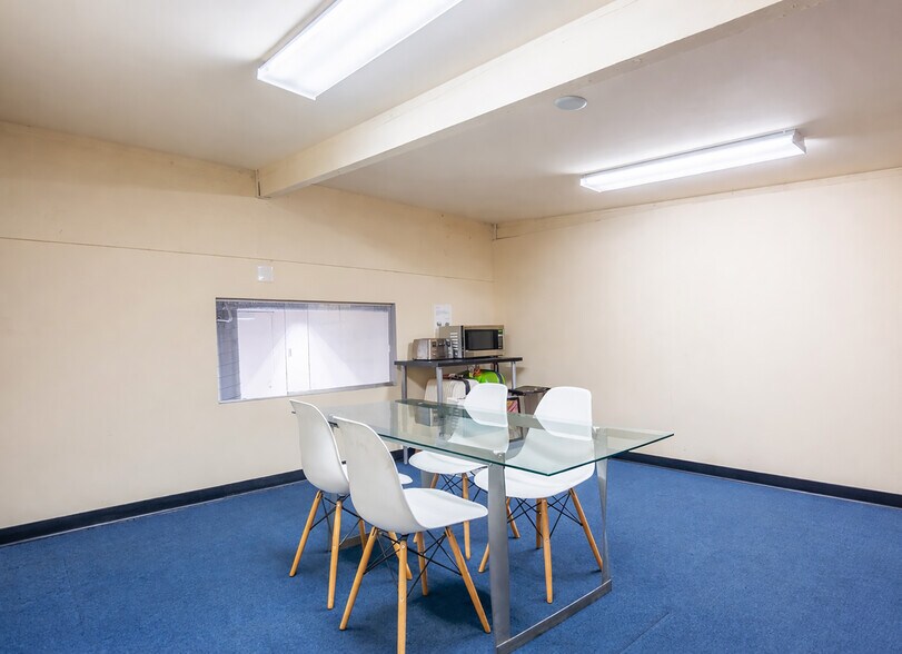 More Photos Of 2807 S Olive St, Los Angeles Warehouse For Sale