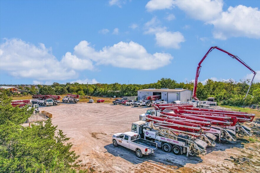 More Photos Of 12725 HWY 290 E, Manor Warehouse For Lease