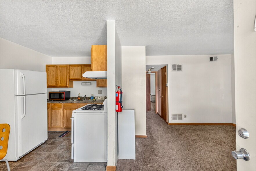 More Photos Of 875-885 25th St, Lincoln Apartments For Sale