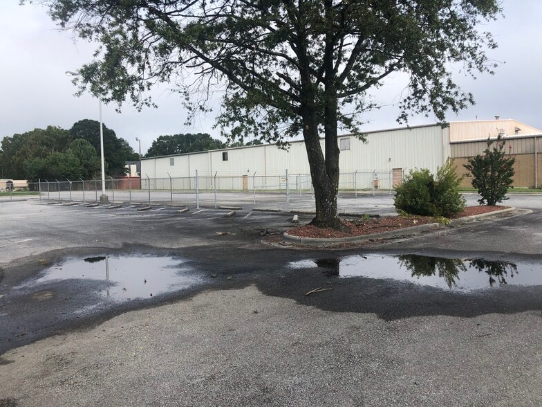 More Photos Of 1530 Hooker Rd, Greenville Freestanding For Lease