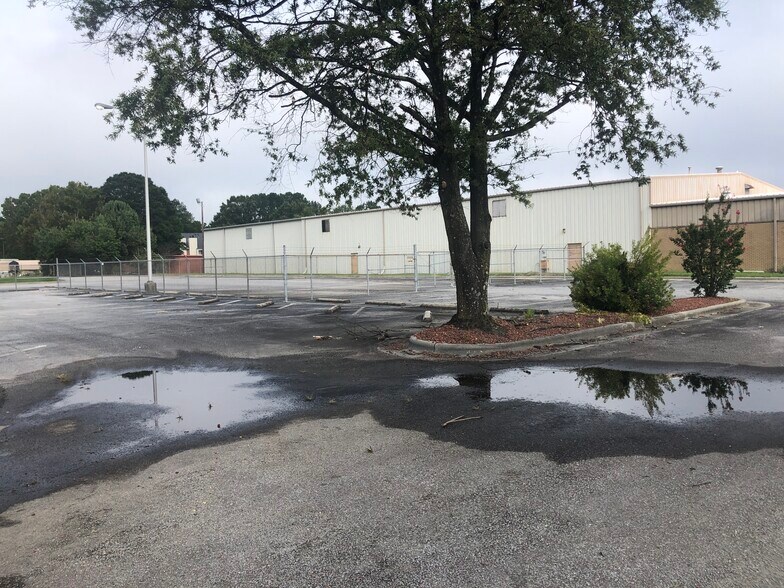 More Photos Of 1530 Hooker Rd, Greenville Freestanding For Lease