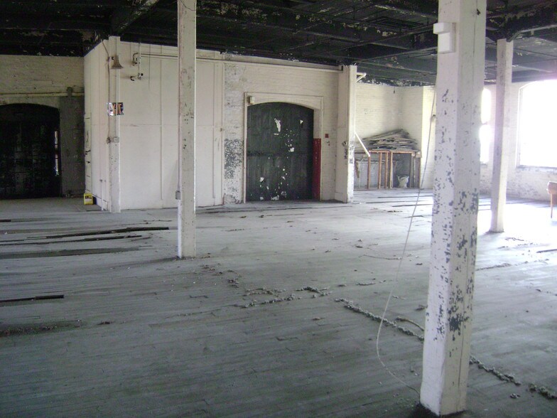 More Photos Of 258-272 Sherman Ave, Newark Manufacturing For Lease