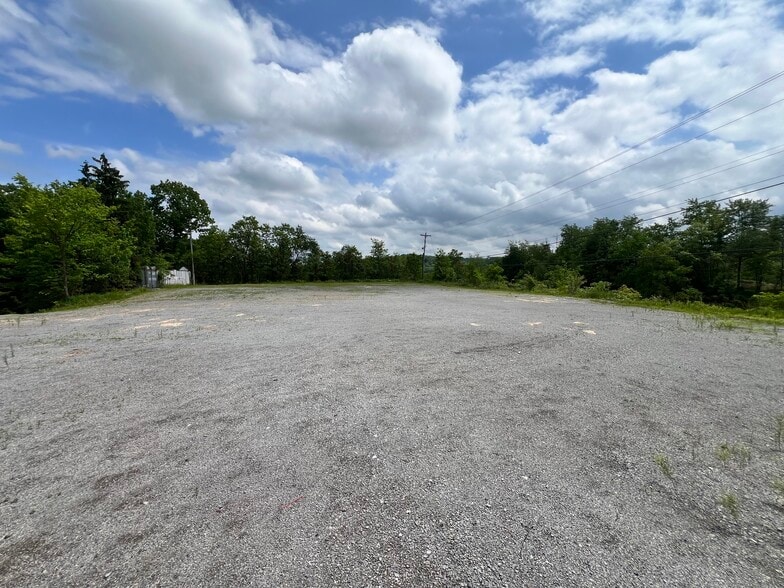 More Photos Of 2470 Evans City Rd, Harmony Warehouse For Lease