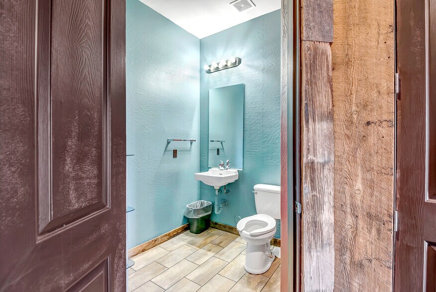 More Photos Of 4521 E Jensen St, Mesa Light Manufacturing For Lease