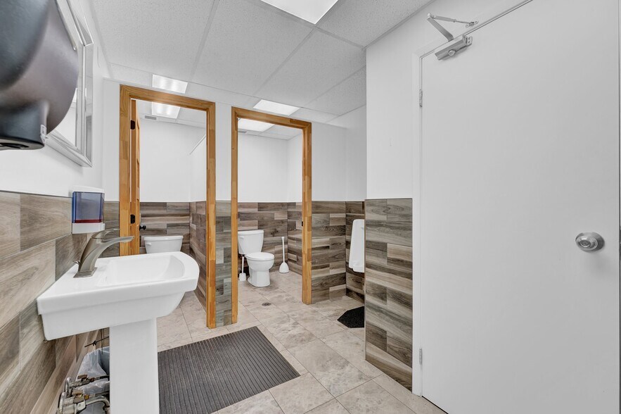 More Photos Of 150 Beverley St, Toronto Office For Sale