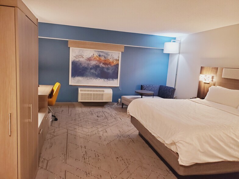 More Photos Of 3695 PA-31 East, Donegal Hotel For Sale