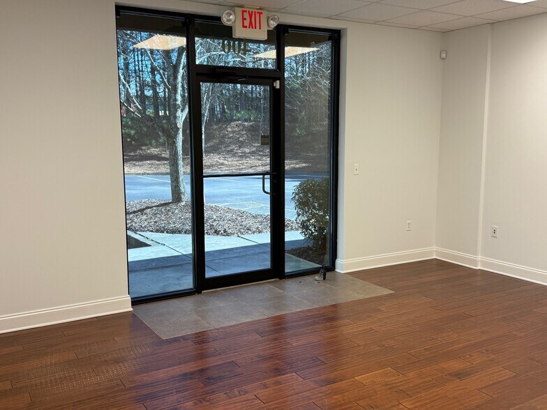 More Photos Of 6065 Parkway North Dr, Cumming Distribution For Sale