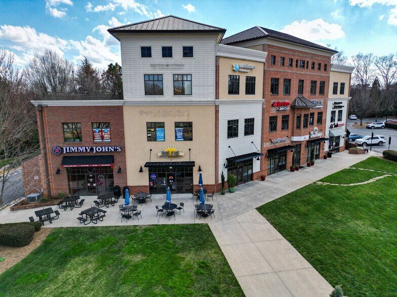 More Photos Of 9525 Birkdale Crossing Dr, Huntersville Office For Lease