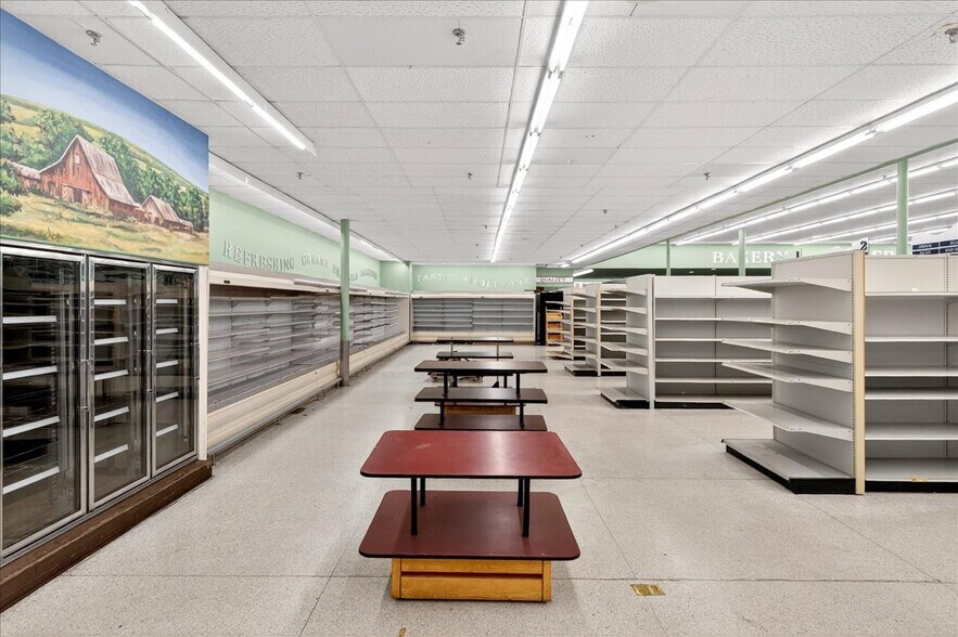 More Photos Of 4634-4639 Gravois Rd, House Spgs, House Springs Supermarket For Lease