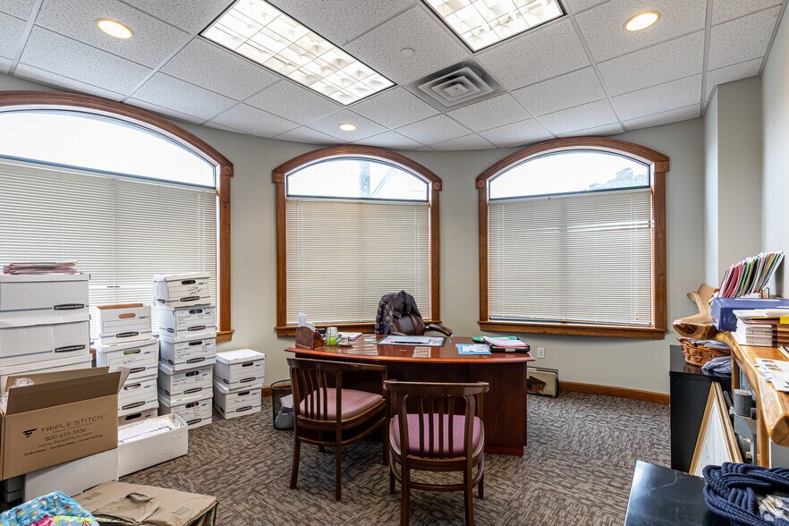 More Photos Of 20-26 N Main St, Southington Loft Creative Space For Lease