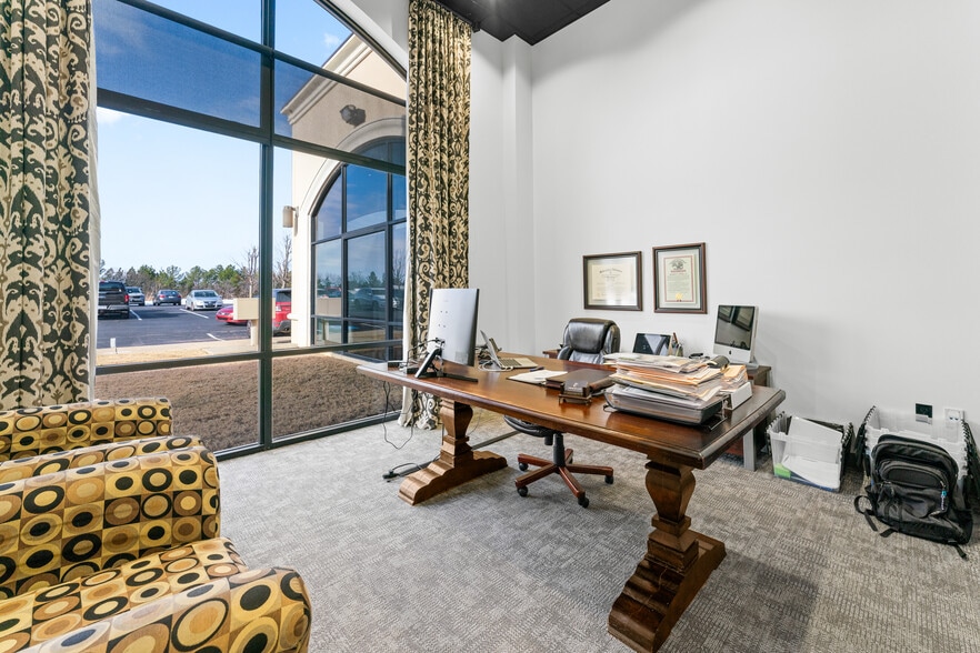 More Photos Of 3945 N Vantage Dr, Fayetteville Office For Sale