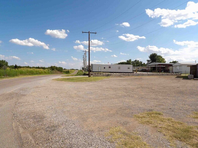 More Photos Of 245971 E Country Rd, Canton Service Station For Sale