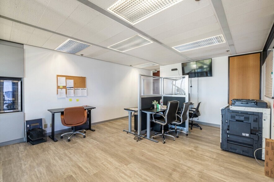 More Photos Of 15233 Ventura Blvd, Sherman Oaks Office For Lease