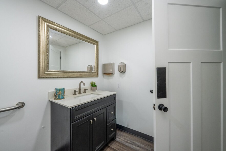 More Photos Of 3830-3824-M-139 Saint Joseph, MI 49085, Saint Joseph Medical For Sale