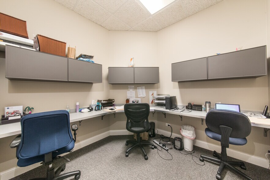 More Photos Of 828 Busse Hwy, Park Ridge Office For Sale