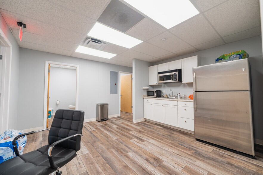 More Photos Of 2290-2298 W Airport Blvd, Sanford Flex For Sale