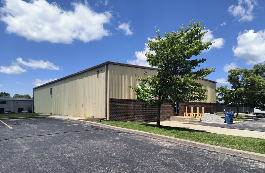 More Photos Of 512 Herriman Ct, Noblesville Light Manufacturing For Lease