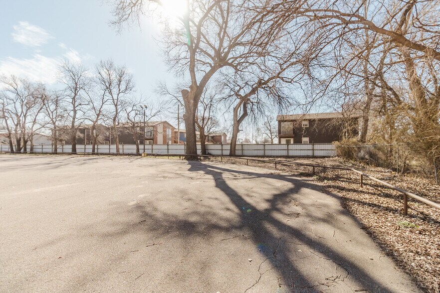 More Photos Of 3101 S Broadway St, Wichita Freestanding For Sale