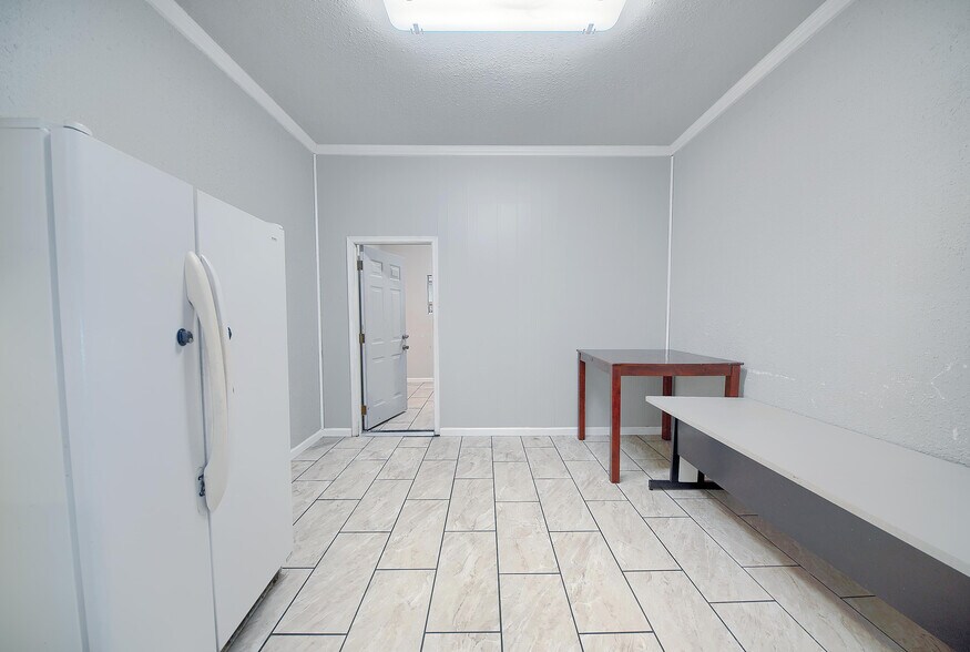 More Photos Of 33 E Magnolia St, Stockton Office For Lease