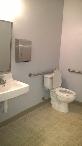 More Photos Of 3956 Sunbeam Rd, Jacksonville Medical For Lease