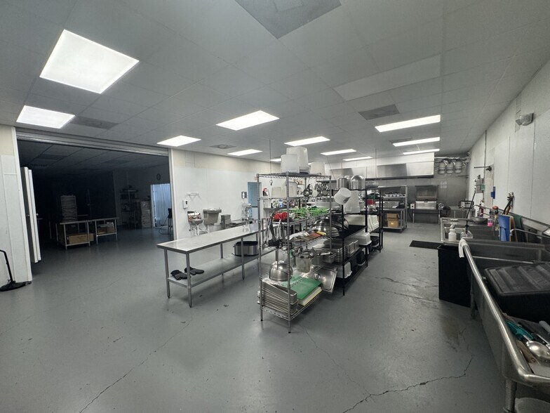More Photos Of 3102 S Ruby Ave, Gonzales Light Distribution For Lease