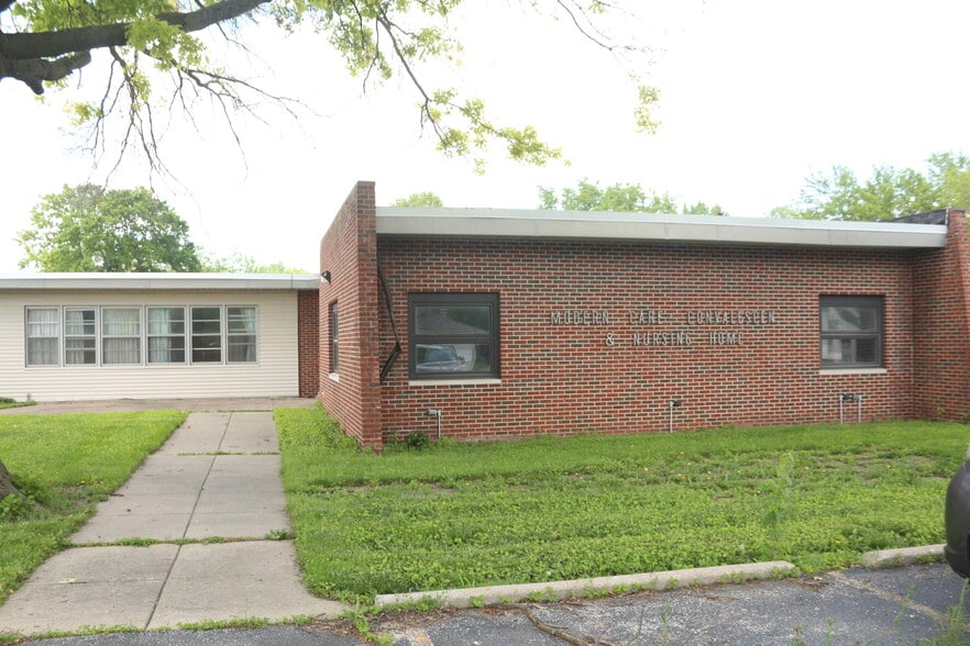 More Photos Of 1500 W Walnut St, Jacksonville Skilled Nursing Facility For Sale