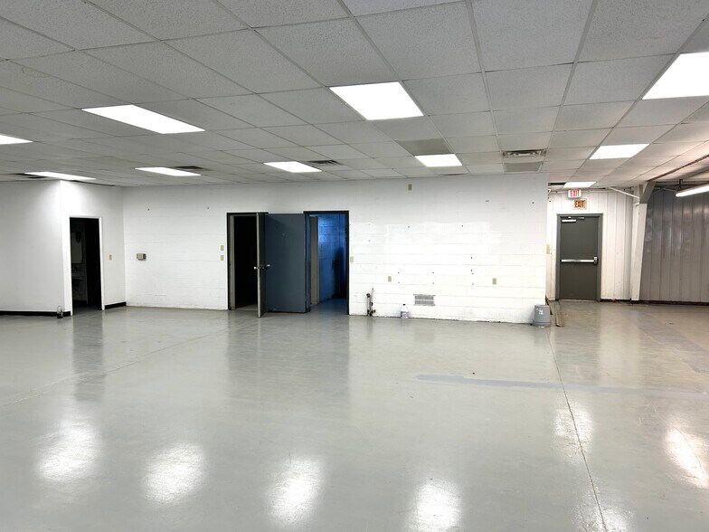 More Photos Of 123 Turkey Run Rd, Salem Distribution For Sale