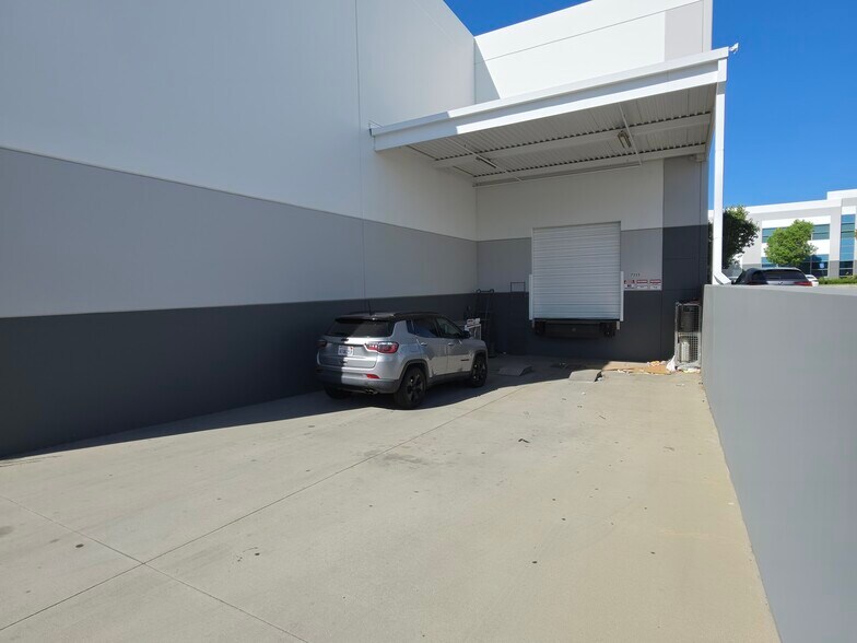 More Photos Of 7555 N San Fernando Rd, Burbank Manufacturing For Lease