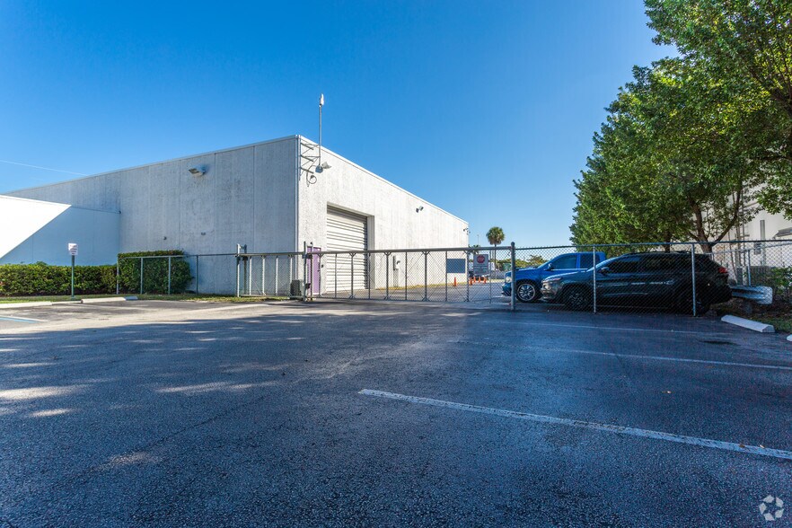 More Photos Of 14101 SW 119th Ave, Miami Warehouse For Lease