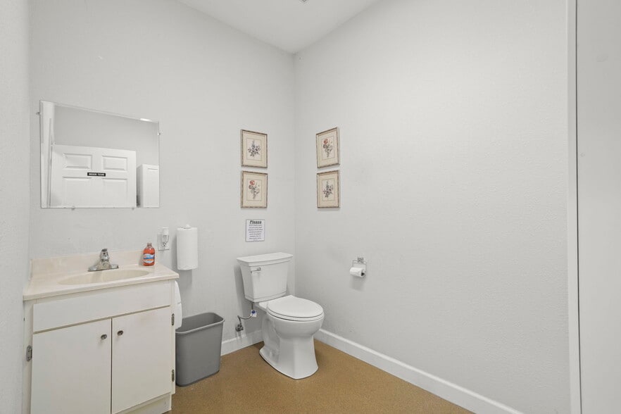 More Photos Of 411-413 Ferry St, Martinez Storefront Retail Office For Sale